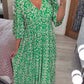 🔥Desconto sazonal de 50%🔥Vestido às flores com decote em V