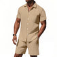Conjunto de roupa de praia com riscas verticais para homem