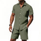 Conjunto de roupa de praia com riscas verticais para homem