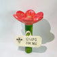 Pino de jardim com bebedouro para abelhas em forma de flor