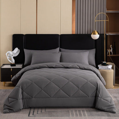 🛏️ Deixe de acordar com frio e enrolado na roupa de cama — este conjunto acolchoado de 3 peças mantém o volume, é respirável em qualquer estação e deixa a sua cama com um ar de hotel. 🏨